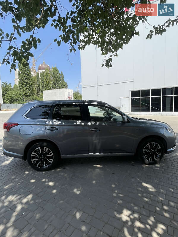 Позашляховик / Кросовер Mitsubishi Outlander 2018 в Одесі