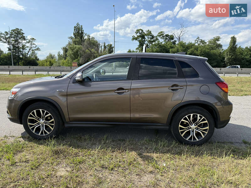 Внедорожник / Кроссовер Mitsubishi Outlander 2018 в Киеве