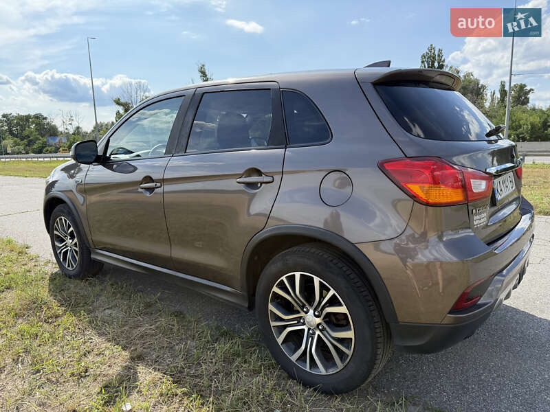 Внедорожник / Кроссовер Mitsubishi Outlander 2018 в Киеве