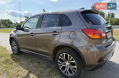 Внедорожник / Кроссовер Mitsubishi Outlander 2018 в 
