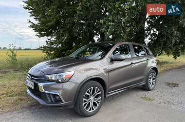Внедорожник / Кроссовер Mitsubishi Outlander 2018 в 