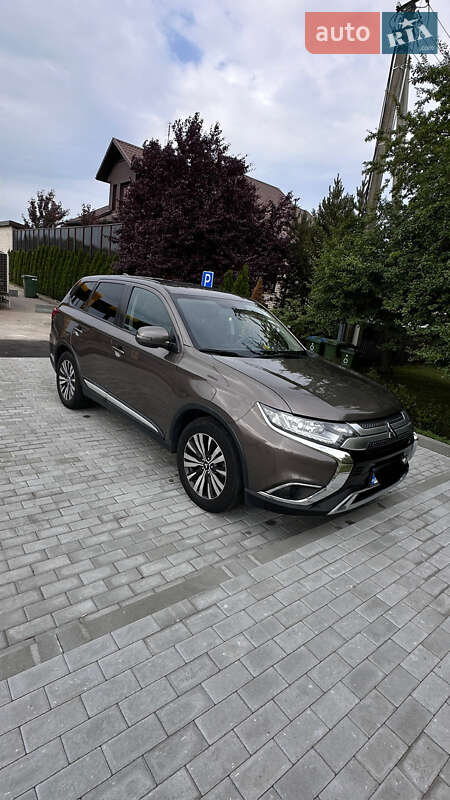 Внедорожник / Кроссовер Mitsubishi Outlander 2018 в Днепре
