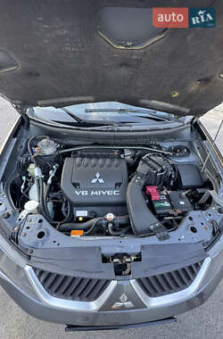 Внедорожник / Кроссовер Mitsubishi Outlander 2007 в 