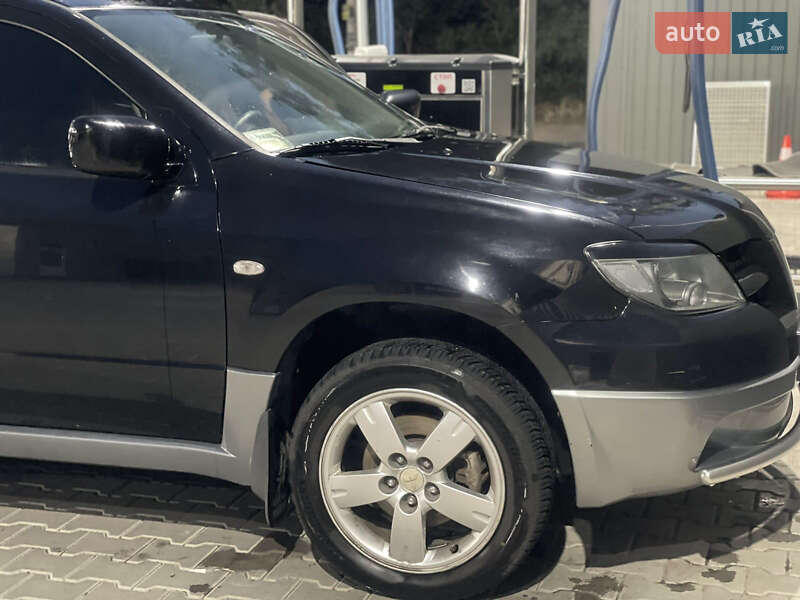 Позашляховик / Кросовер Mitsubishi Outlander 2004 в Одесі