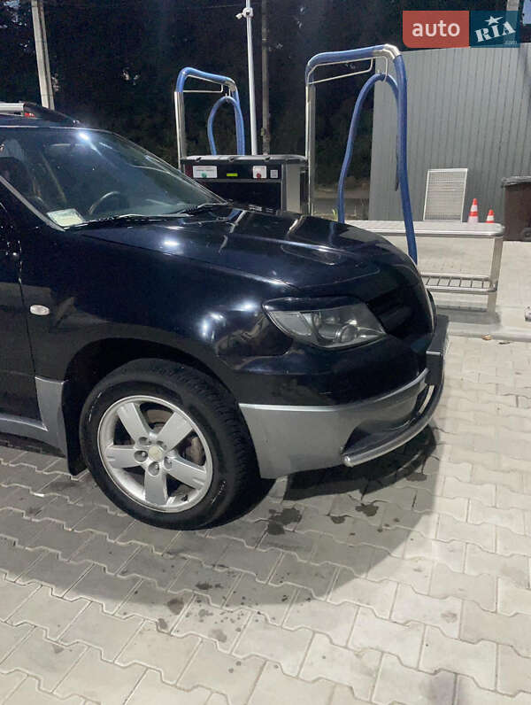 Позашляховик / Кросовер Mitsubishi Outlander 2004 в Одесі