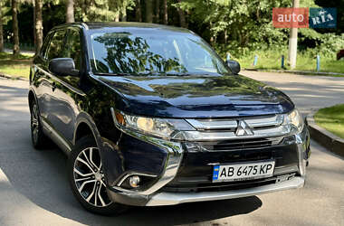 Внедорожник / Кроссовер Mitsubishi Outlander 2017 в 