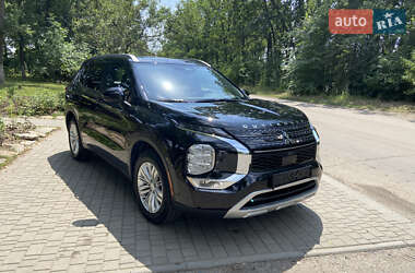 Внедорожник / Кроссовер Mitsubishi Outlander 2022 в 