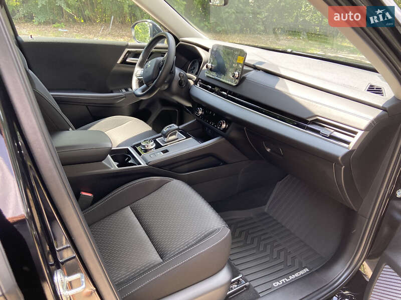 Позашляховик / Кросовер Mitsubishi Outlander 2022 в Умані