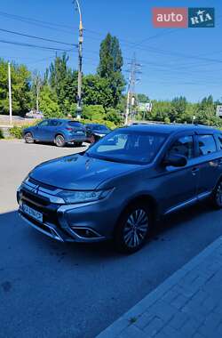 Позашляховик / Кросовер Mitsubishi Outlander 2019 в Києві
