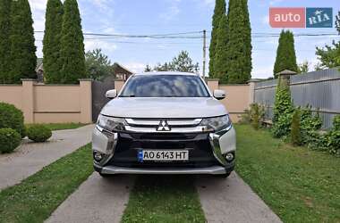 Позашляховик / Кросовер Mitsubishi Outlander 2016 в Ужгороді