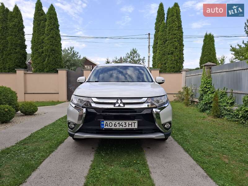 Mitsubishi Outlander 2016