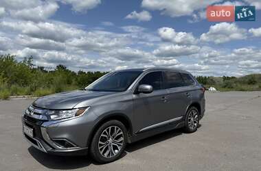 Внедорожник / Кроссовер Mitsubishi Outlander 2017 в Харькове