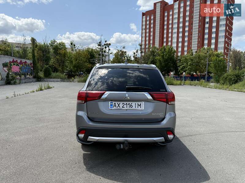 Внедорожник / Кроссовер Mitsubishi Outlander 2017 в Харькове