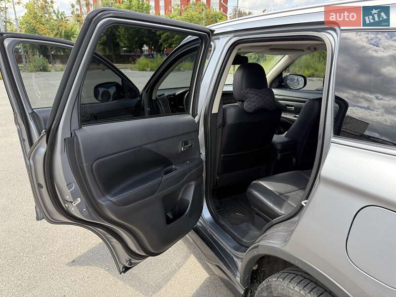 Внедорожник / Кроссовер Mitsubishi Outlander 2017 в Харькове