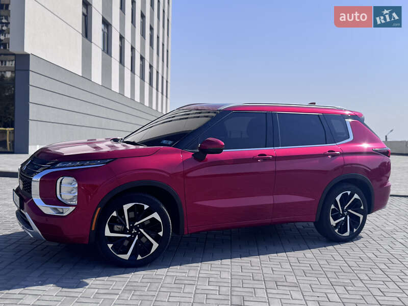 Позашляховик / Кросовер Mitsubishi Outlander 2022 в Івано-Франківську