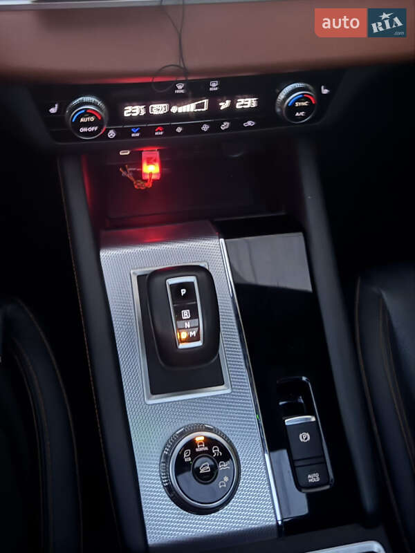 Позашляховик / Кросовер Mitsubishi Outlander 2022 в Івано-Франківську