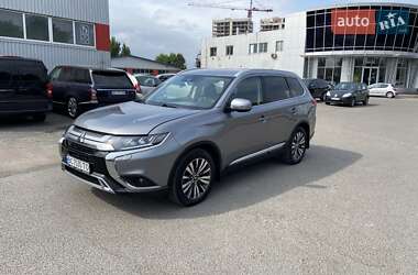 Внедорожник / Кроссовер Mitsubishi Outlander 2020 в 