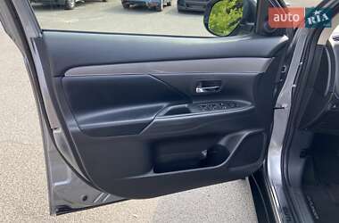 Внедорожник / Кроссовер Mitsubishi Outlander 2020 в 