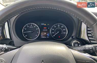 Внедорожник / Кроссовер Mitsubishi Outlander 2020 в 