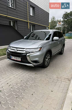 Внедорожник / Кроссовер Mitsubishi Outlander 2016 в Полтаве