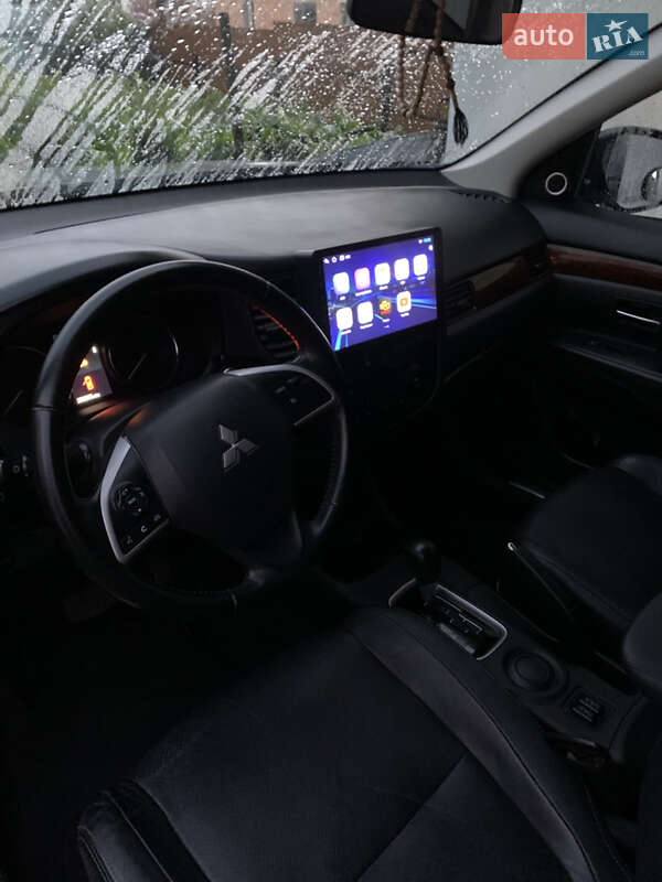 Внедорожник / Кроссовер Mitsubishi Outlander 2013 в Львове