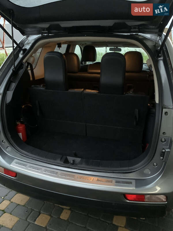 Внедорожник / Кроссовер Mitsubishi Outlander 2013 в Львове