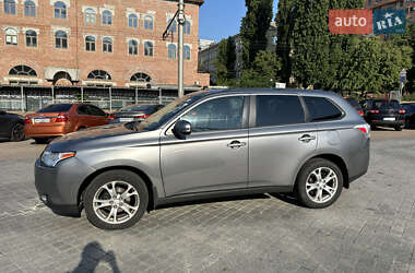 Внедорожник / Кроссовер Mitsubishi Outlander 2013 в Киеве