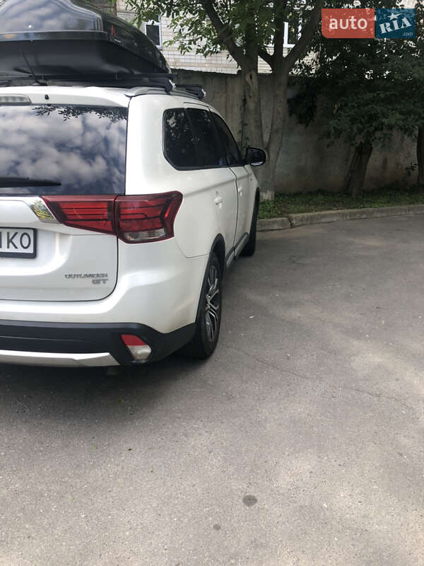 Внедорожник / Кроссовер Mitsubishi Outlander 2015 в Виннице