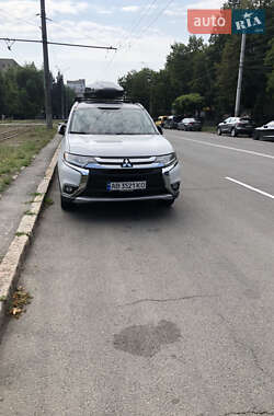 Внедорожник / Кроссовер Mitsubishi Outlander 2015 в 