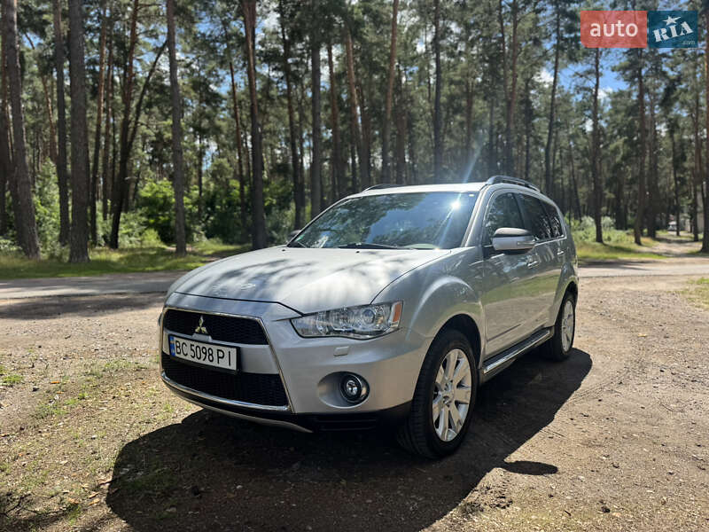 Mitsubishi Outlander 2011