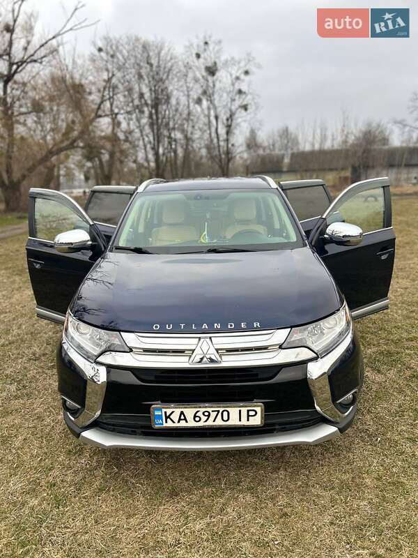 Внедорожник / Кроссовер Mitsubishi Outlander 2017 в Василькове