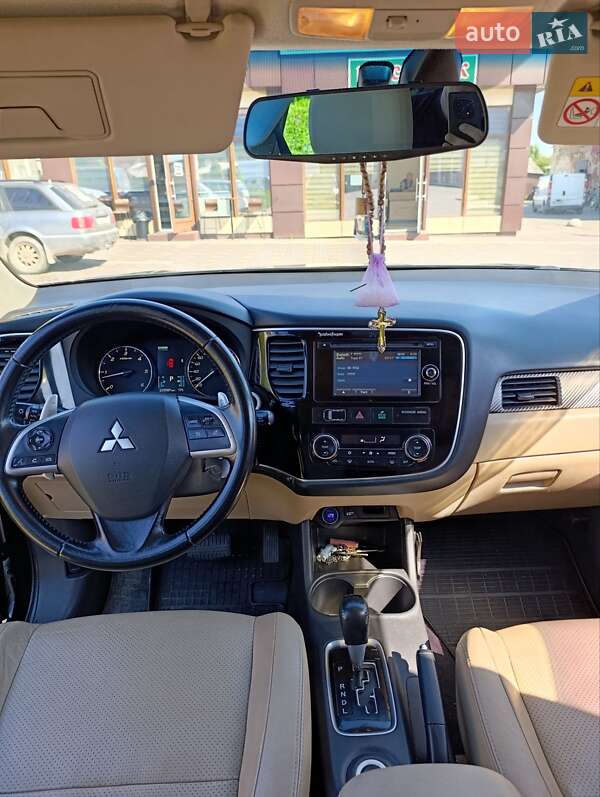 Позашляховик / Кросовер Mitsubishi Outlander 2014 в Рокитному фото 8 Позашляховик / Кросовер Mitsubishi Outlander 2014 в Рокитному