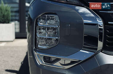 Внедорожник / Кроссовер Mitsubishi Outlander 2022 в 