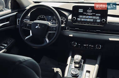 Внедорожник / Кроссовер Mitsubishi Outlander 2022 в 