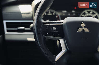 Внедорожник / Кроссовер Mitsubishi Outlander 2022 в 