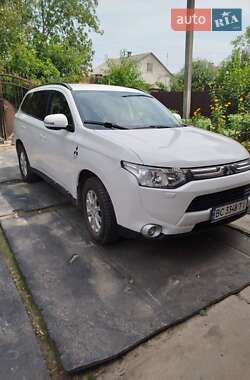 Внедорожник / Кроссовер Mitsubishi Outlander 2012 в Новояворовске