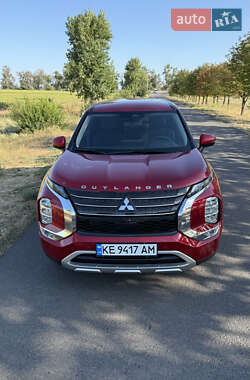 Внедорожник / Кроссовер Mitsubishi Outlander 2023 в 