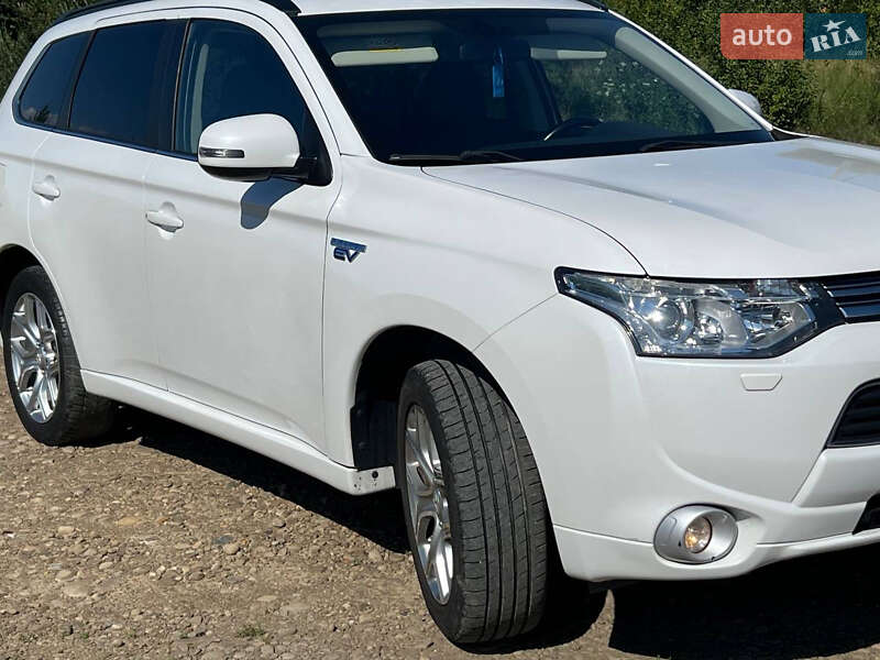 Внедорожник / Кроссовер Mitsubishi Outlander 2014 в Ивано-Франковске