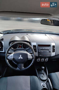 Внедорожник / Кроссовер Mitsubishi Outlander 2010 в 