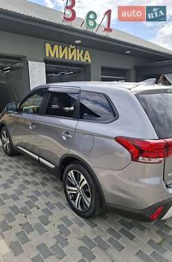 Внедорожник / Кроссовер Mitsubishi Outlander 2020 в 