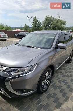Внедорожник / Кроссовер Mitsubishi Outlander 2020 в 