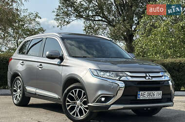 Внедорожник / Кроссовер Mitsubishi Outlander 2017 в Каменском