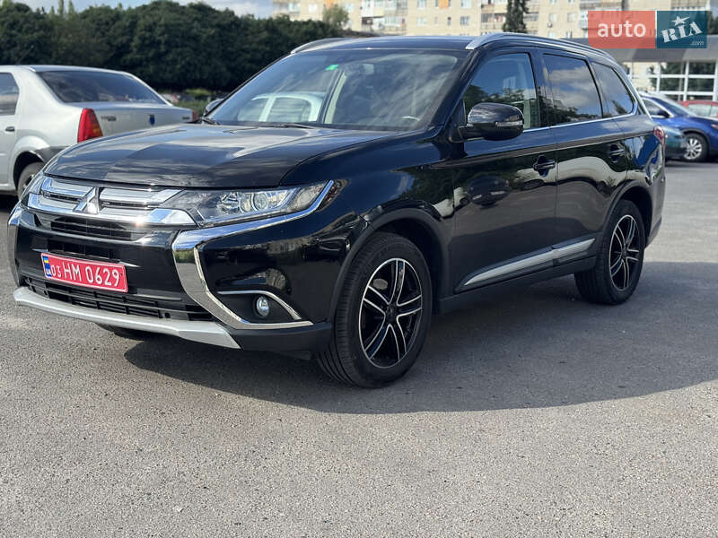 Внедорожник / Кроссовер Mitsubishi Outlander 2016 в 