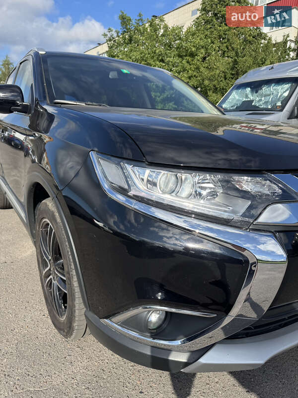 Внедорожник / Кроссовер Mitsubishi Outlander 2016 в Сумах