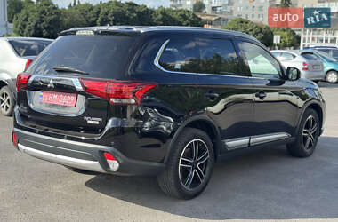 Внедорожник / Кроссовер Mitsubishi Outlander 2016 в 