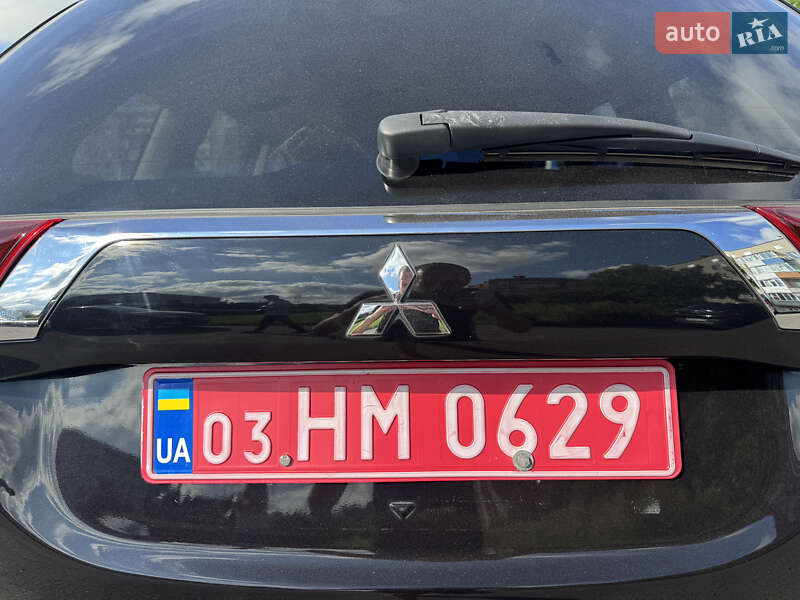 Внедорожник / Кроссовер Mitsubishi Outlander 2016 в Сумах