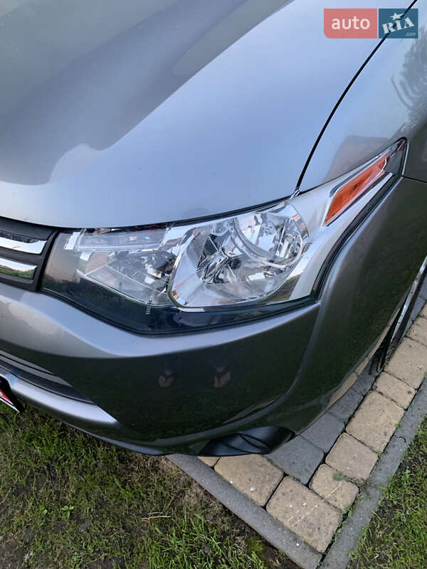 Внедорожник / Кроссовер Mitsubishi Outlander 2013 в Львове