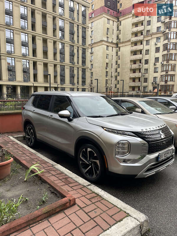 Внедорожник / Кроссовер Mitsubishi Outlander 2021 в Киеве