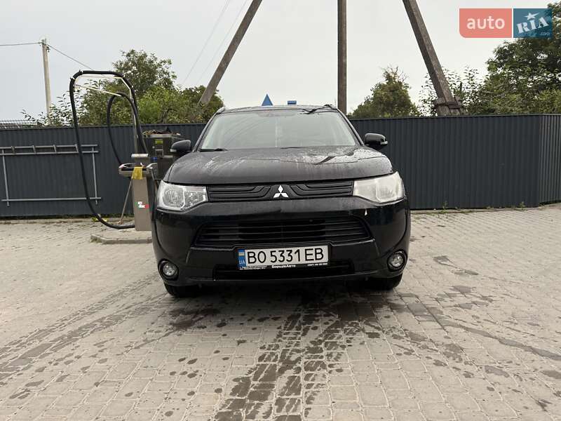 Внедорожник / Кроссовер Mitsubishi Outlander 2013 в Скале-Подольской
