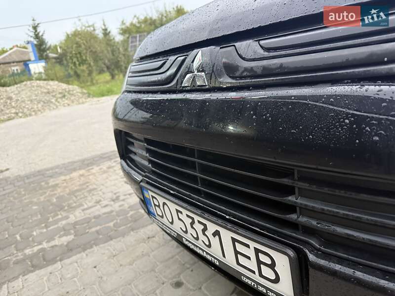 Внедорожник / Кроссовер Mitsubishi Outlander 2013 в Скале-Подольской